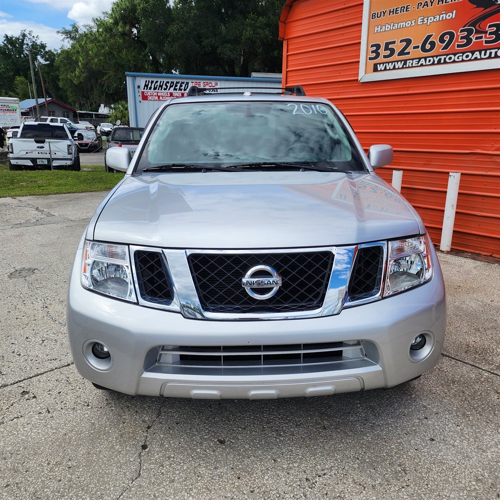 2010 Nissan Pathfinder SE - Photo 6